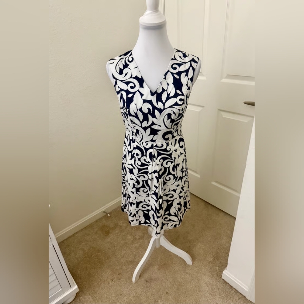 Elegant Navy and White Patterned Dress